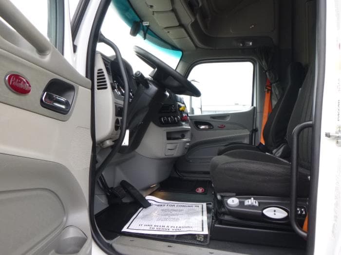 2021 Peterbilt 579 in Denver, CO — photo 12