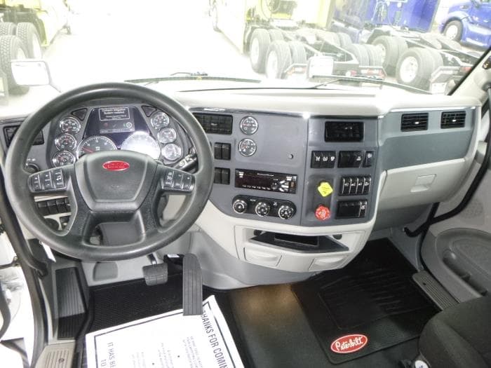 2021 Peterbilt 579 in Denver, CO — photo 14