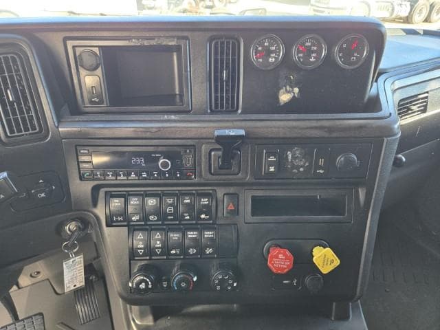 2023 International LT in Huntley, IL — photo 14