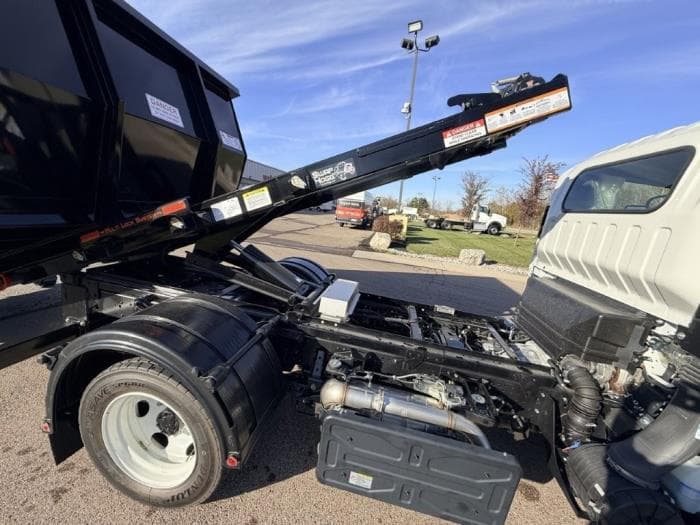 2025 Isuzu NRR in Dayton, OH — photo 12