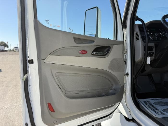 2021 Peterbilt 579 in Dallas, TX — photo 18