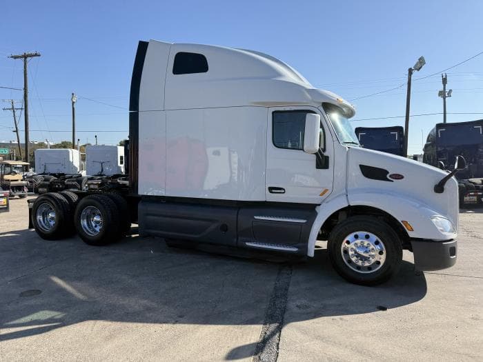 2021 Peterbilt 579 in Dallas, TX — photo 3