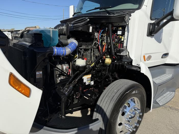 2021 Peterbilt 579 in Dallas, TX — photo 47