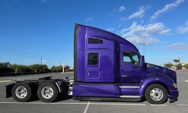2021 Kenworth T680 in Pharr, TX — photo 5