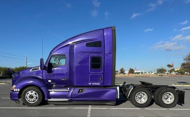 2021 Kenworth T680 in Pharr, TX — photo 9