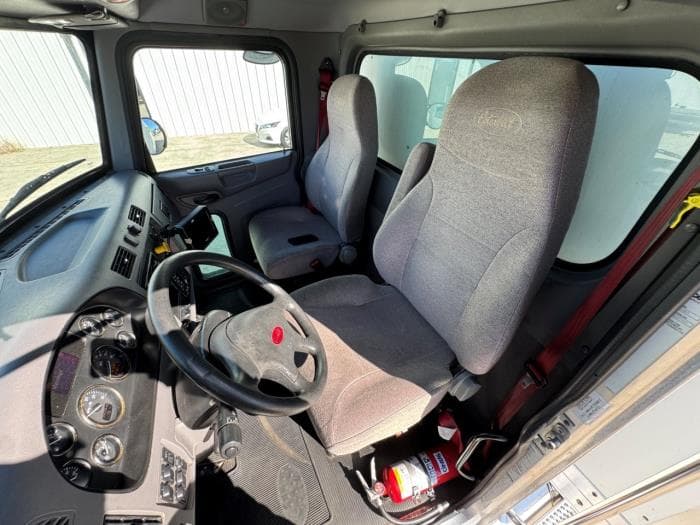 2020 Peterbilt 337 in Orlando, FL — photo 14