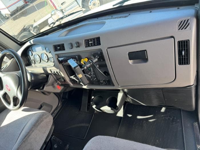2020 Peterbilt 337 in Orlando, FL — photo 20