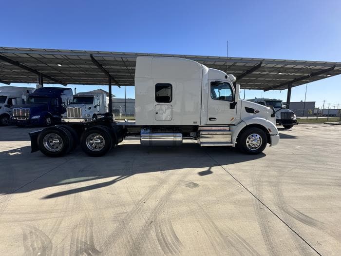 2022 Peterbilt 579 in San Antonio, TX — photo 2