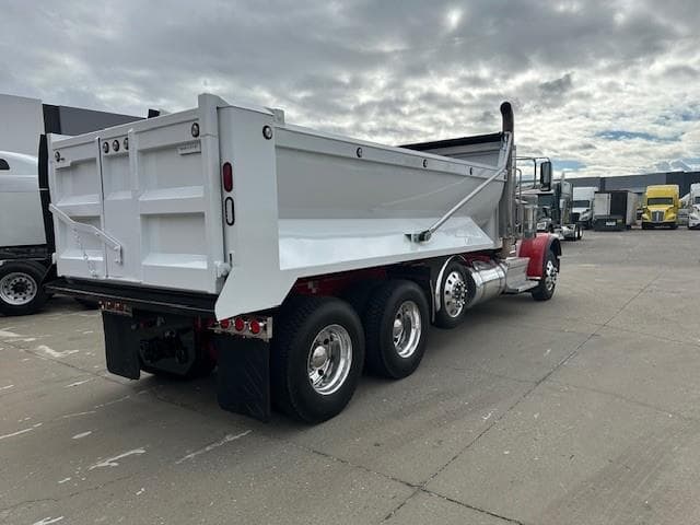 2023 Peterbilt 389 in Fontana, CA — photo 13