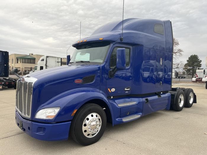 2022 Peterbilt 579 in Kansas City, MO — photo 2