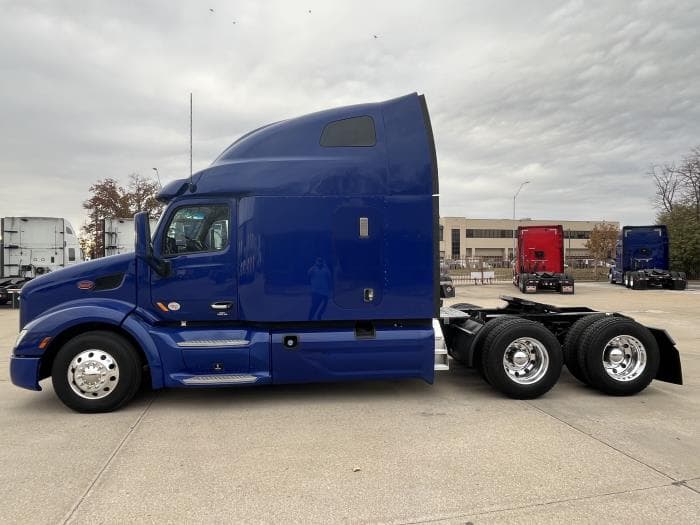 2022 Peterbilt 579 in Kansas City, MO — photo 3