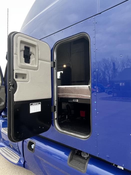 2022 Peterbilt 579 in Kansas City, MO — photo 4