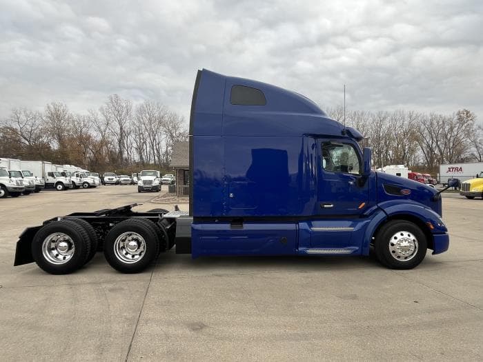 2022 Peterbilt 579 in Kansas City, MO — photo 9