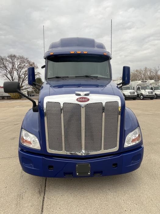 2022 Peterbilt 579 in Kansas City, MO — photo 10