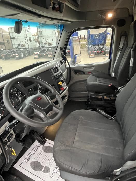 2022 Peterbilt 579 in Kansas City, MO — photo 14