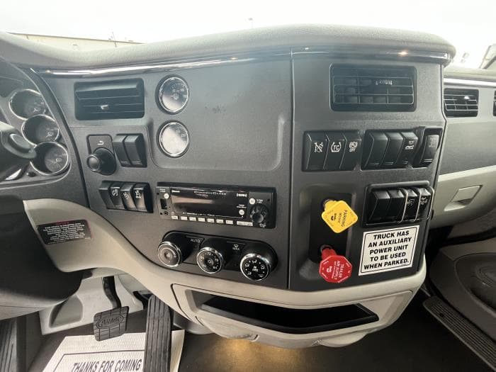 2022 Peterbilt 579 in Kansas City, MO — photo 20