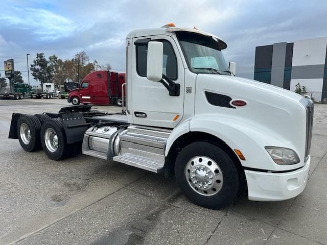 2019 Peterbilt 579 in Fontana, CA — photo 9