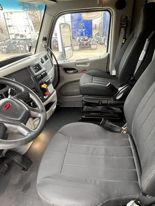 2022 Peterbilt 579 in Kansas City, MO — photo 13