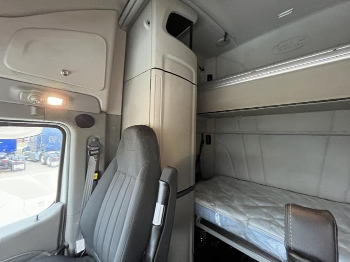 2022 Peterbilt 579 in Kansas City, MO — photo 14