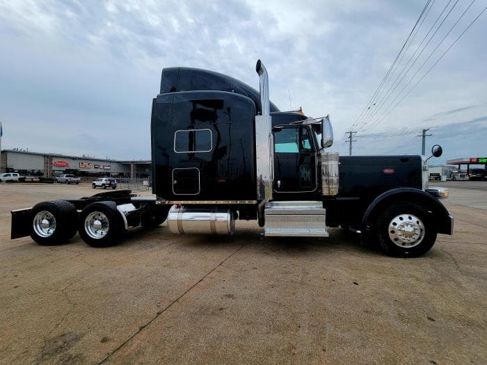 2022 Peterbilt 389 in Tulsa, OK — photo 8