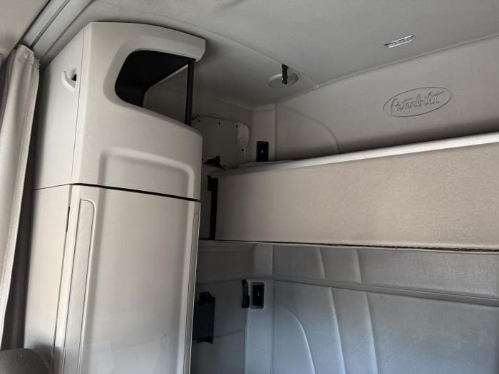 2021 Peterbilt 579 in Dallas, TX — photo 10