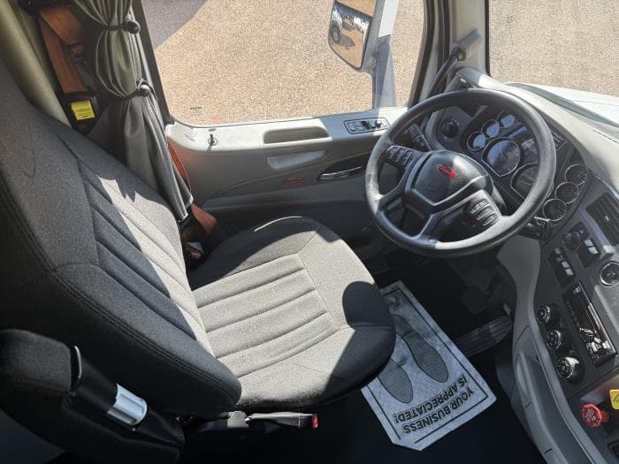 2021 Peterbilt 579 in Dallas, TX — photo 14
