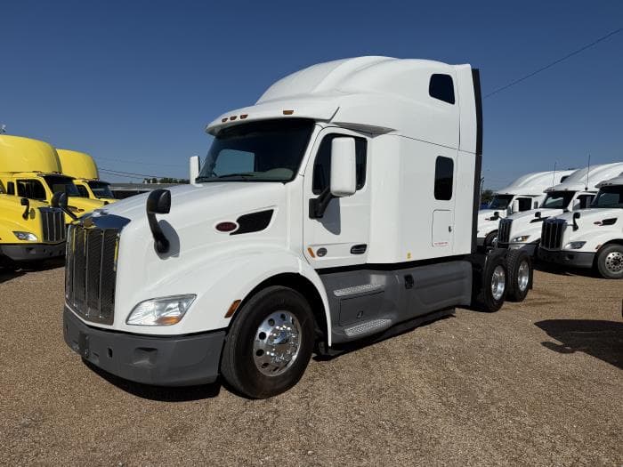 2021 Peterbilt 579 in Dallas, TX — photo 17