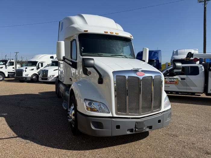 2021 Peterbilt 579 in Dallas, TX — photo 21