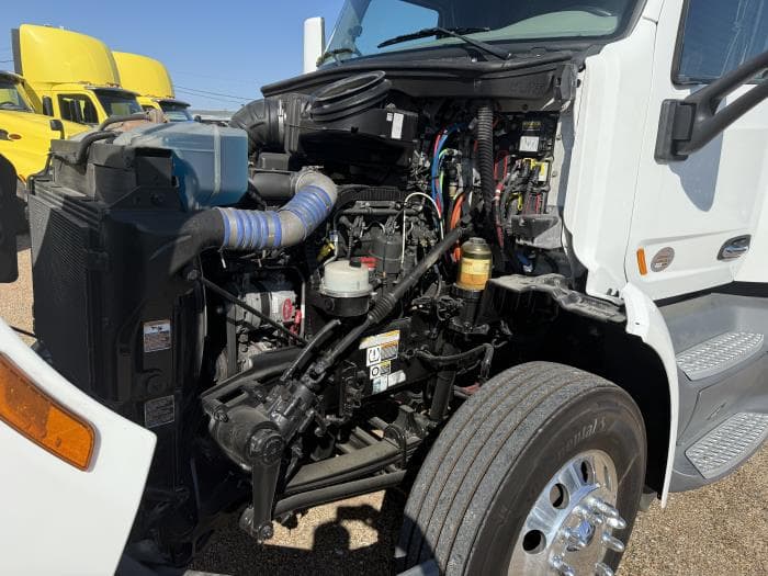 2021 Peterbilt 579 in Dallas, TX — photo 36