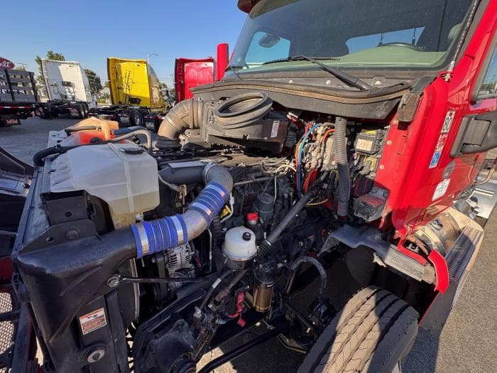 2020 Peterbilt 579 in Los Angeles, CA — photo 19