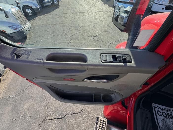 2020 Peterbilt 579 in Los Angeles, CA — photo 15