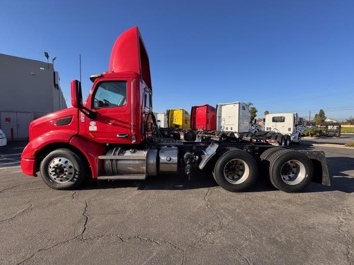 2020 Peterbilt 579 in Los Angeles, CA — photo 9