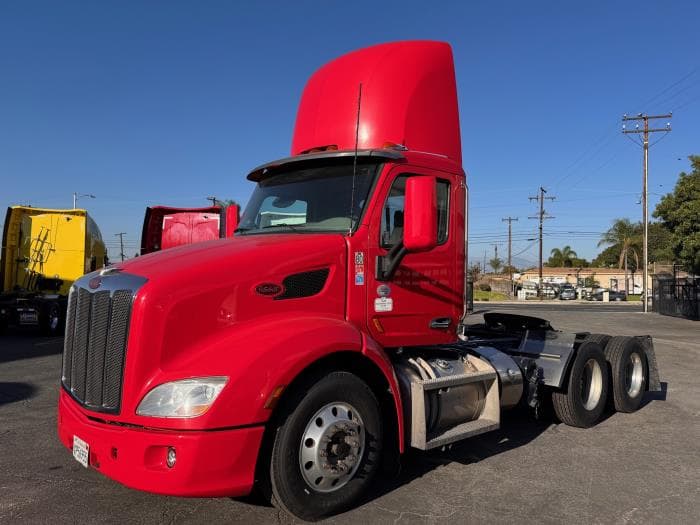2020 Peterbilt 579 in Los Angeles, CA — photo 2