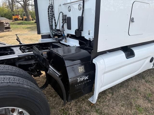 2022 Peterbilt 579 in Nashville, TN — photo 5