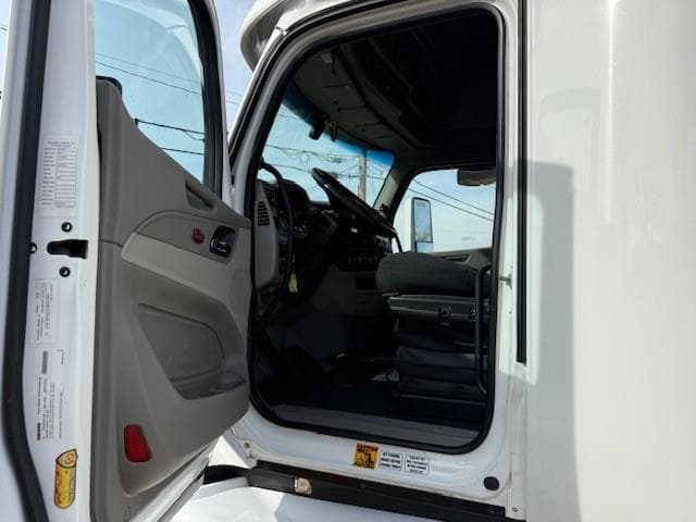 2022 Peterbilt 579 in Nashville, TN — photo 6