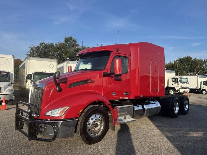 2022 Peterbilt 579 in Orlando, FL — photo 2