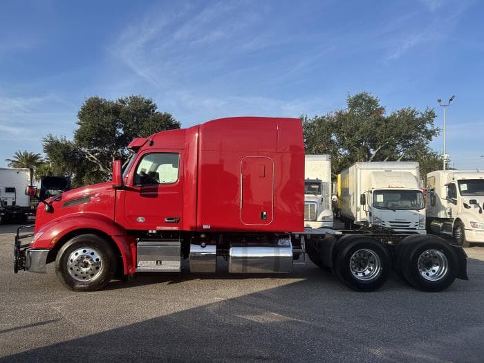 2022 Peterbilt 579 in Orlando, FL — photo 3