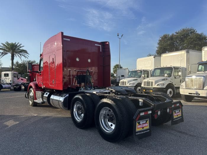2022 Peterbilt 579 in Orlando, FL — photo 4