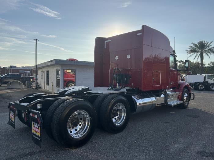 2022 Peterbilt 579 in Orlando, FL — photo 6