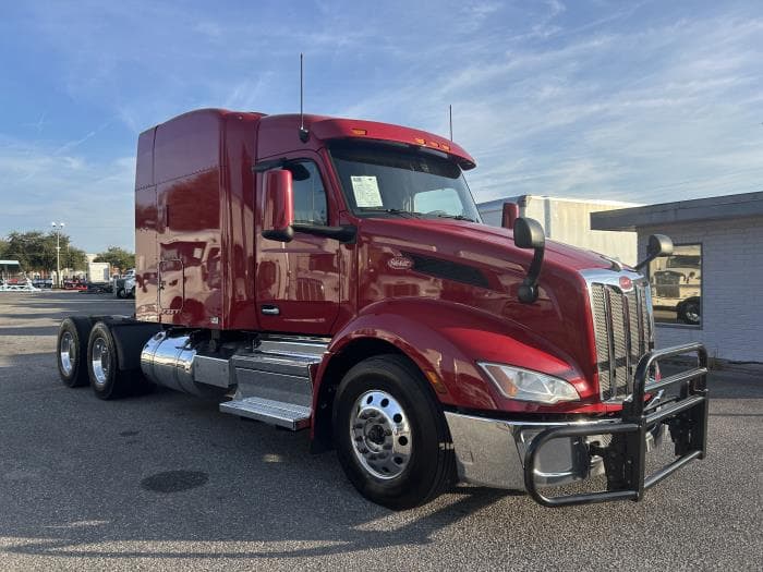2022 Peterbilt 579 in Orlando, FL — photo 8