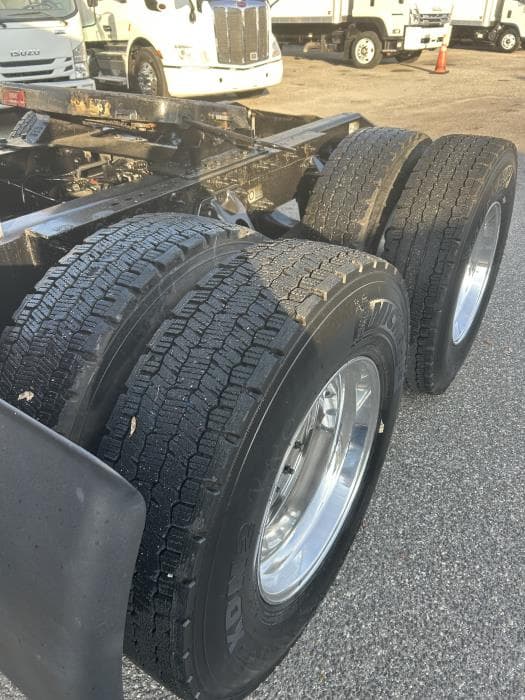 2022 Peterbilt 579 in Orlando, FL — photo 14