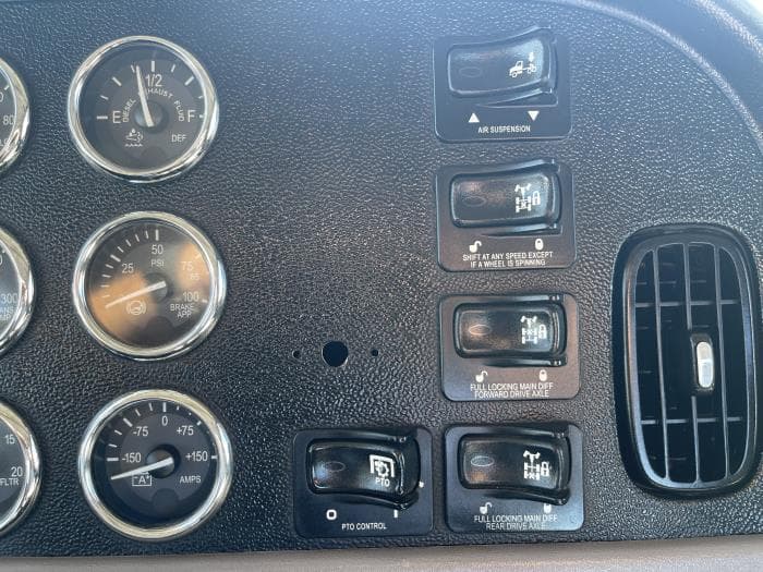 2014 Peterbilt 365 in Oklahoma City, OK — photo 22