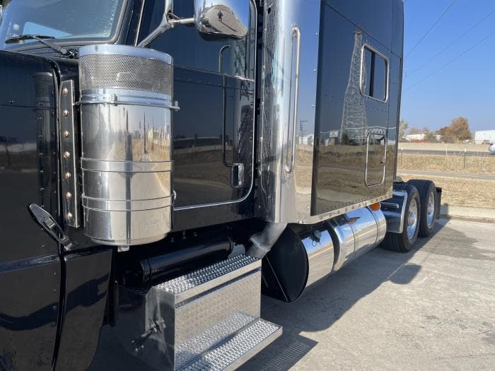 2022 Peterbilt 389 in Oklahoma City, OK — photo 17