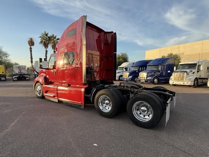 2022 International LT in Phoenix, AZ — photo 4