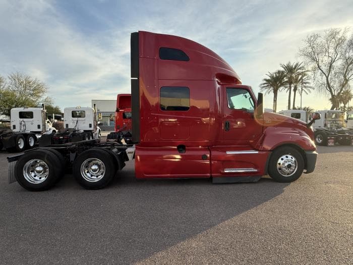 2022 International LT in Phoenix, AZ — photo 7