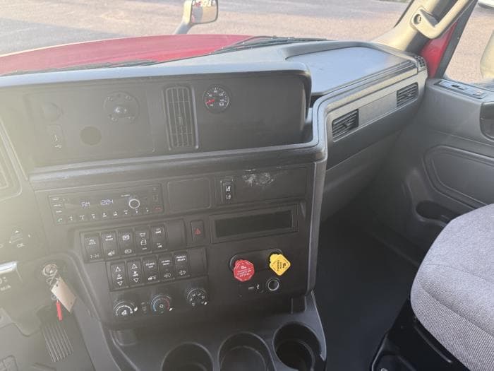 2022 International LT in Phoenix, AZ — photo 13