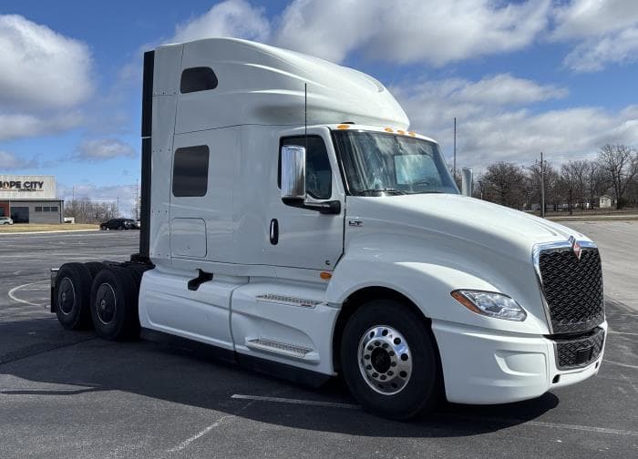 2026 International LT in Kansas City, MO — photo 3