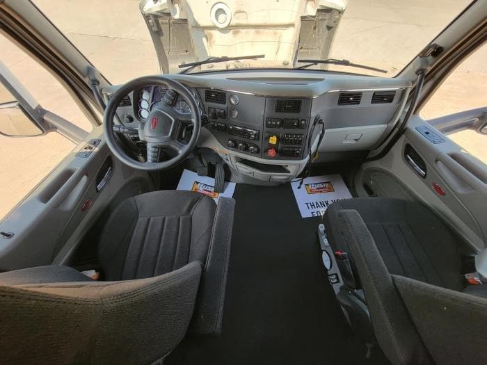 2021 Peterbilt 579 in Tulsa, OK — photo 14