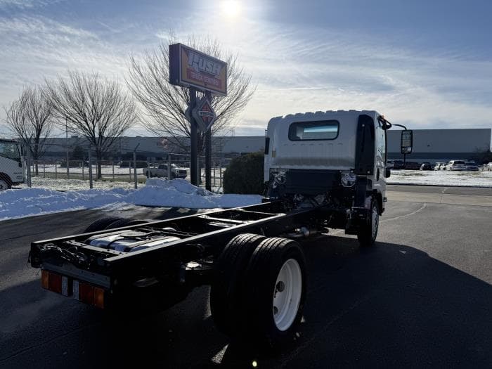 2025 Isuzu NRR in Columbus, OH, OH — photo 4