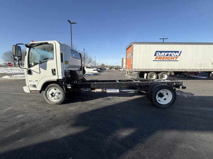 2025 Isuzu NRR in Columbus, OH, OH — photo 7